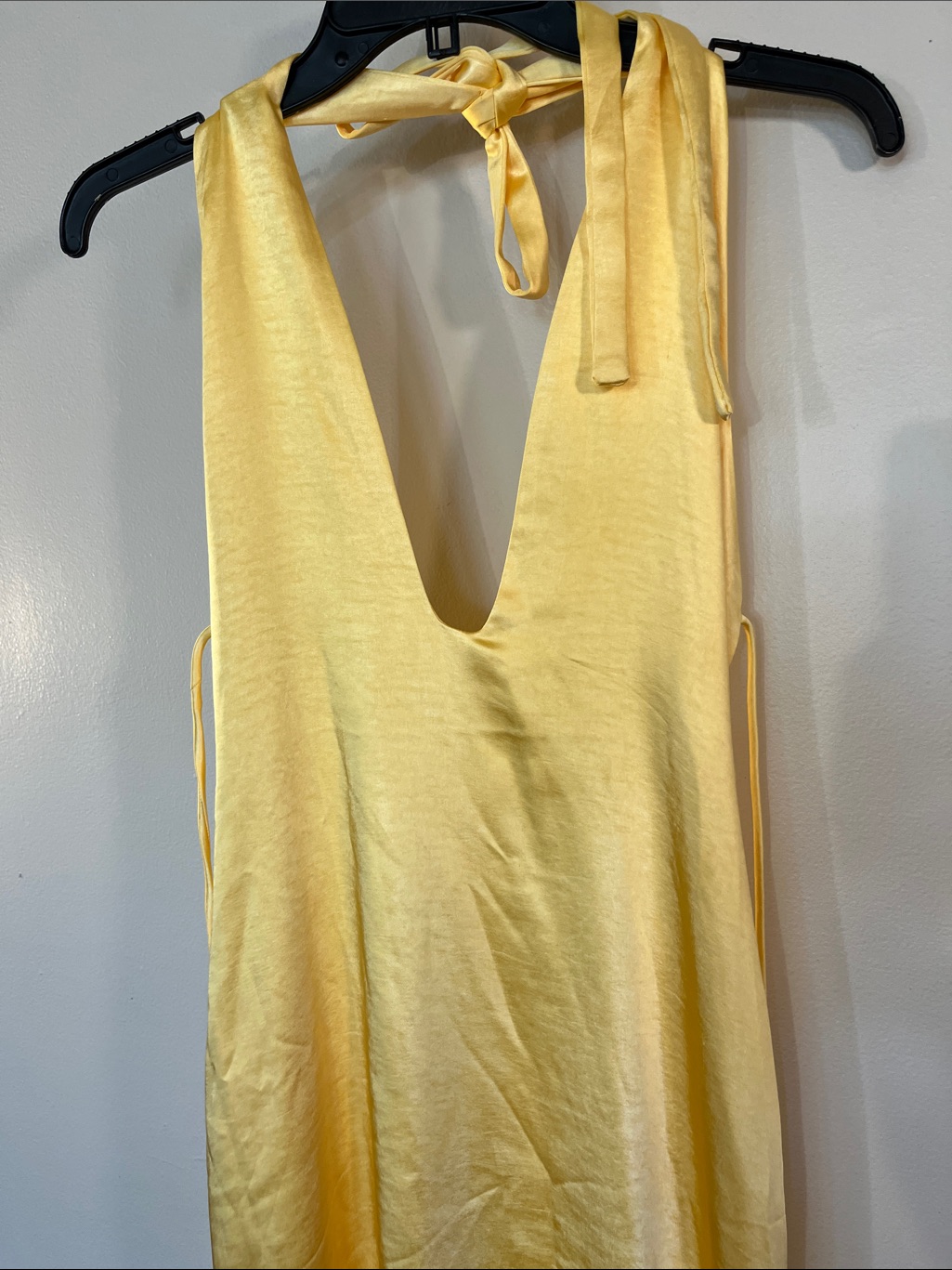 Elegant Yellow Halter Maxi Dress With Deep V — image 2 of 6